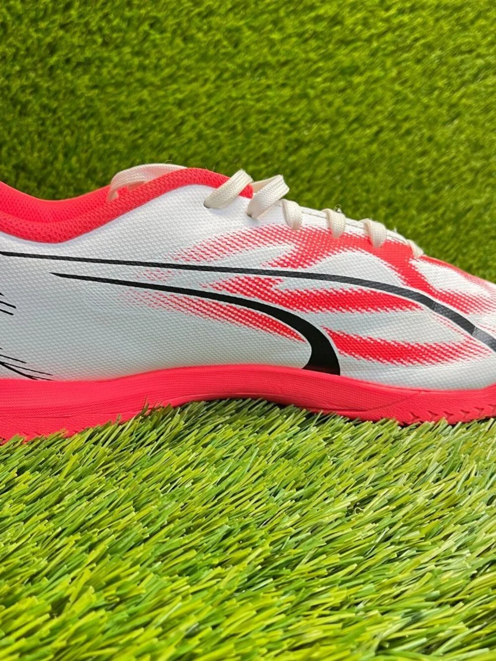 Puma Ultra Play It Mens Size 9‎ White Red Black Running Spikeless Soccer Shoes